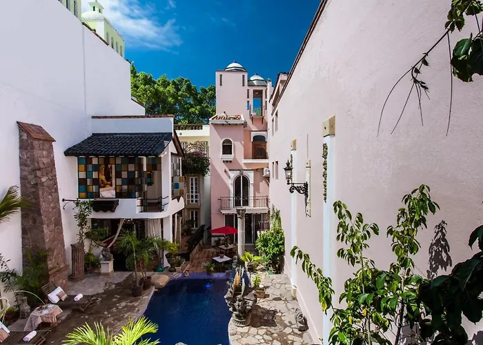 Garlands Del Rio Riverside Boutique Hotel